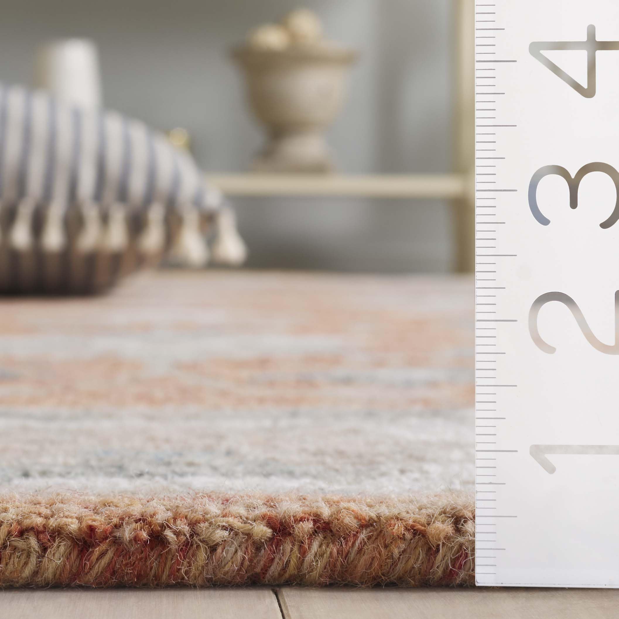 SAFAVIEH Area Rug 8x10 - Heritage Collection - Large - Rust & Ivory, Handmade Wool, Ideal for Living Room, Bedroom, Dining Space (HG125P)
