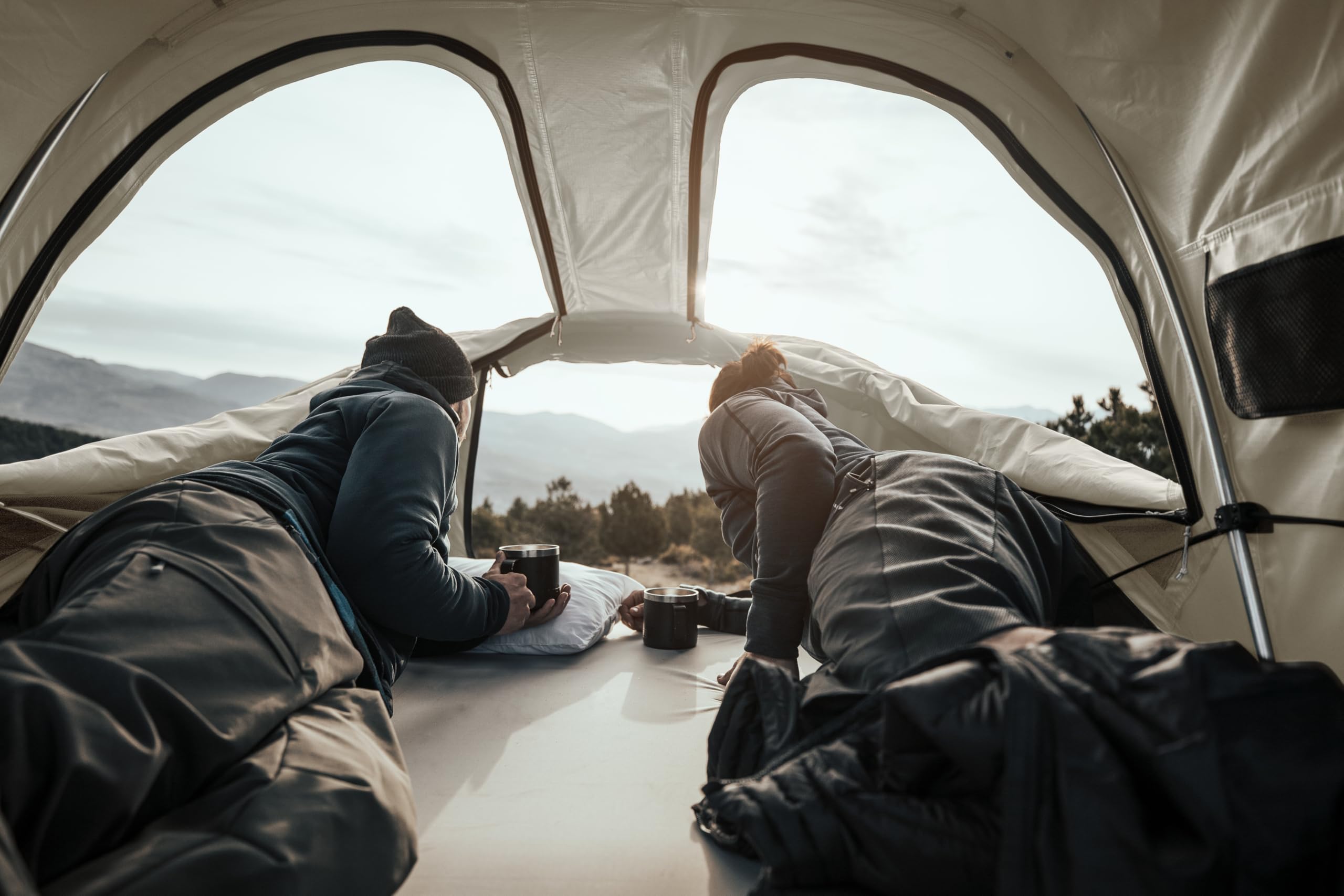 Thule Approach M New - Soft Shell Rooftop Tent - 2-3 Person Tent - Luxurious Dual-Density Memory Foam Mattress Included - Large Panoramic Windows with Breathable mesh - Lockable mounting Brackets