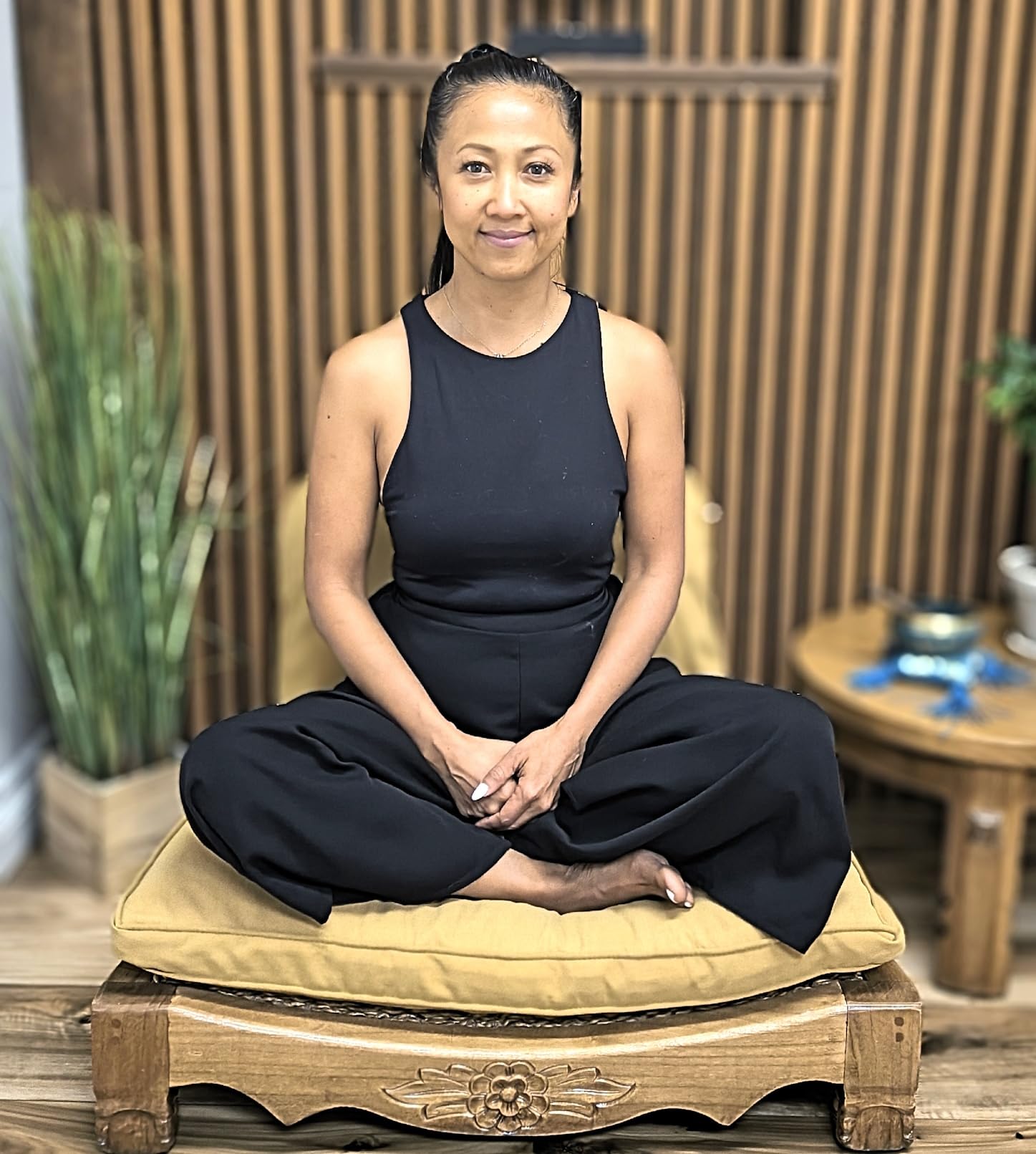 Harmony In Design Handcrafted Wooden Meditation Chair with Woven Seagrass Seat, 30 x 28 x 18 inches (Harvest Gold)