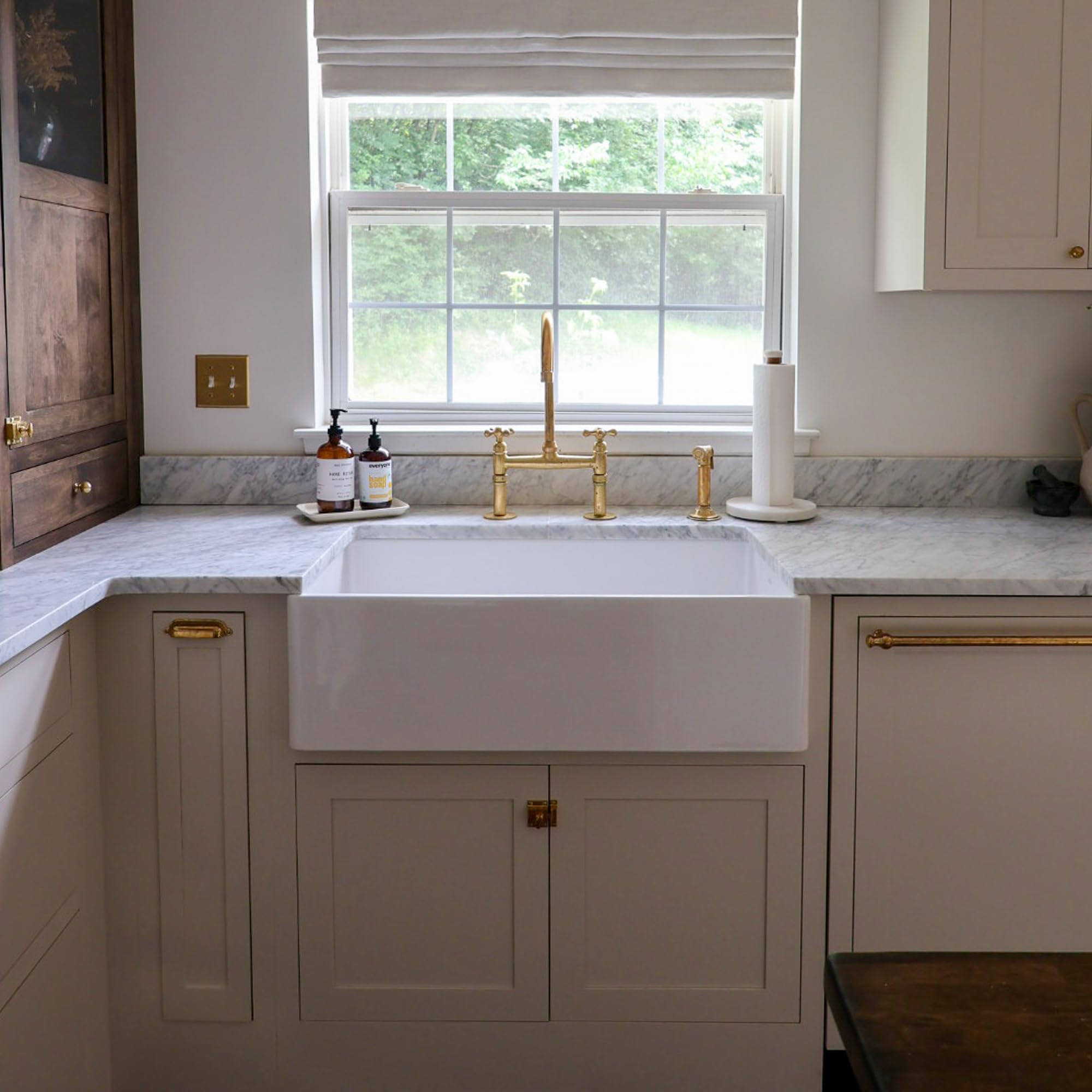 Sinkology Austen 33 Inch Farmhouse Sink White Fireclay Apron Front Single Bowl – Deep Basin, Undermount, Fits 36 Inch Cabinet