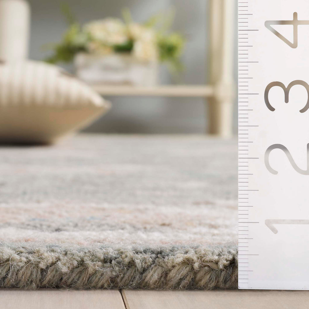 SAFAVIEH Area Rug 8x10 - Heritage Collection - Large - Grey & Ivory, Handmade Wool, Ideal for Living Room, Bedroom, Dining Space (HG125F)