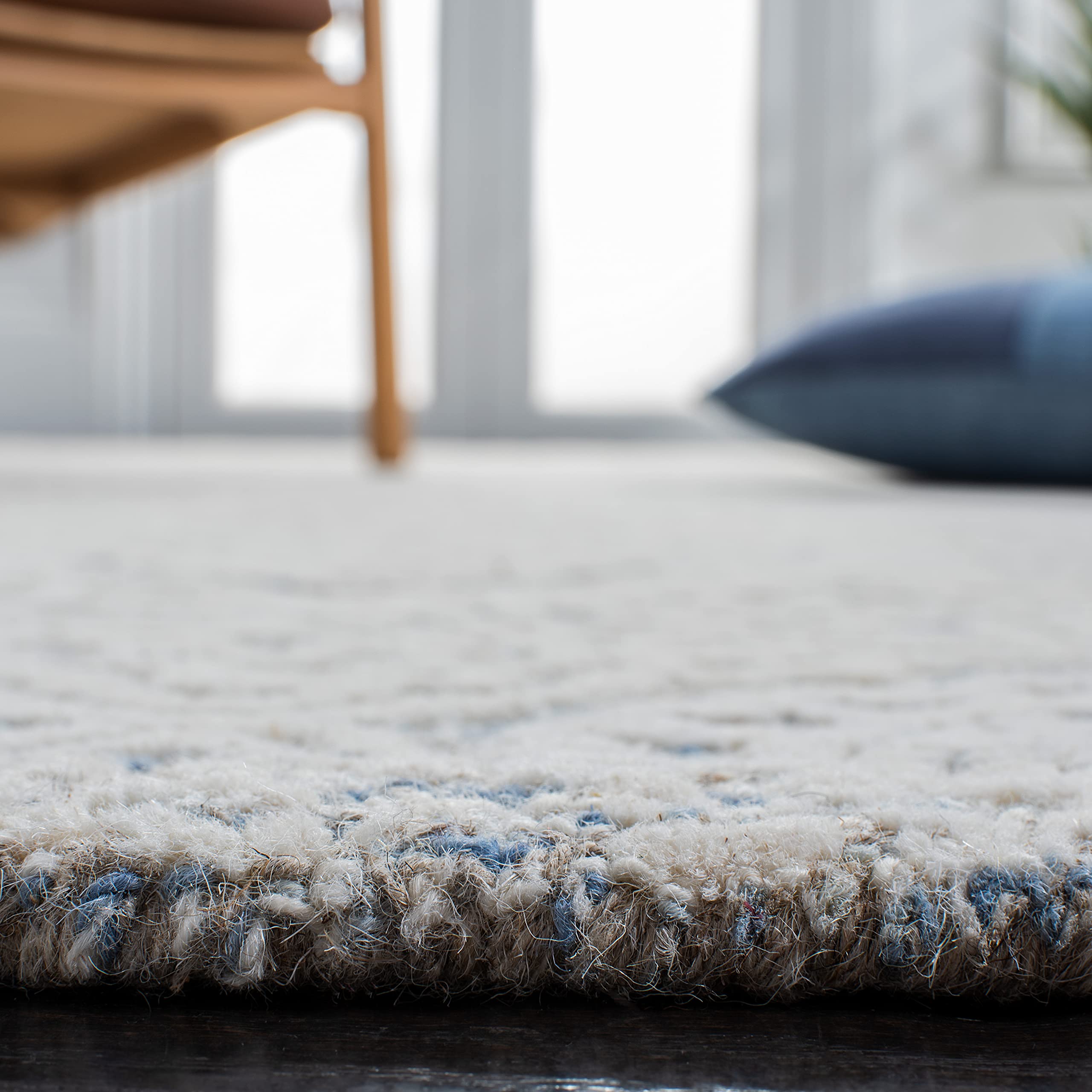 SAFAVIEH Area Rug 6x9 - Metro Collection - Light Blue & Ivory, Handmade Wool, Ideal for Living Room, Bedroom, Dining Space (MET998L)