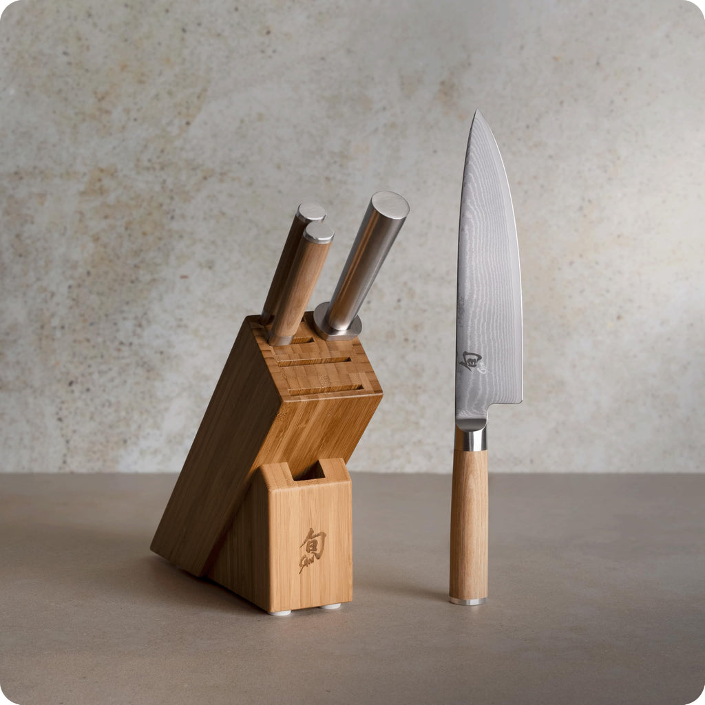 Shun Classic Blonde 5 Piece Starter Block Set, Includes 8" Chef, 3.5" Paring & 6" Utility Knives, Handcrafted Japanese Knife Block Set, Damascus Stainless Steel Cladding, Pakkawood Handle
