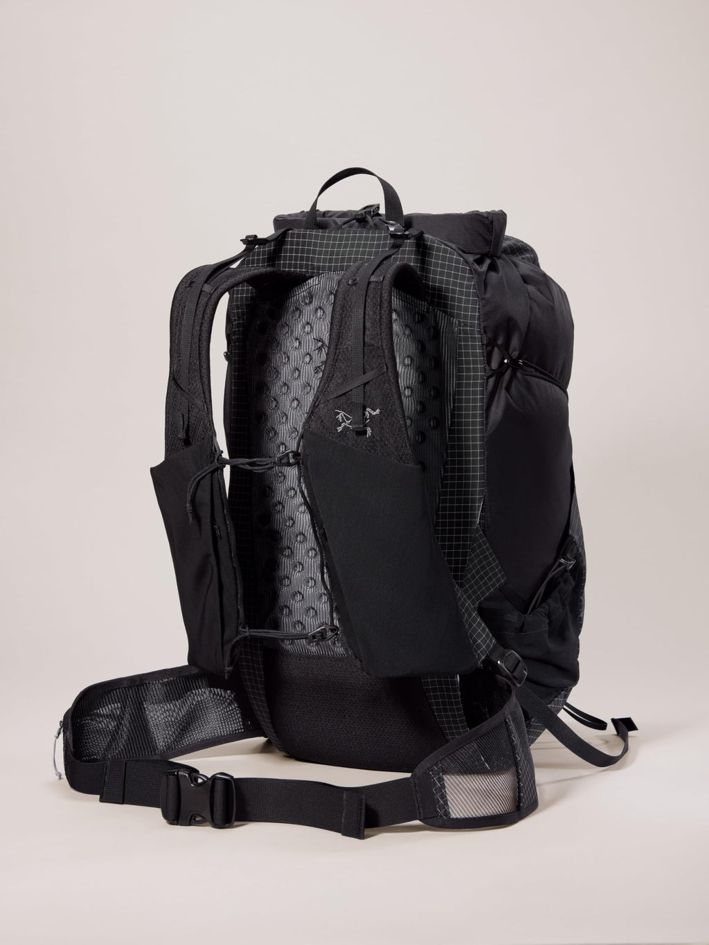 Arc'teryx Aerios 35 Backpack | Precision-Fit Ultralight 35L Hiking Pack | Black, Regular