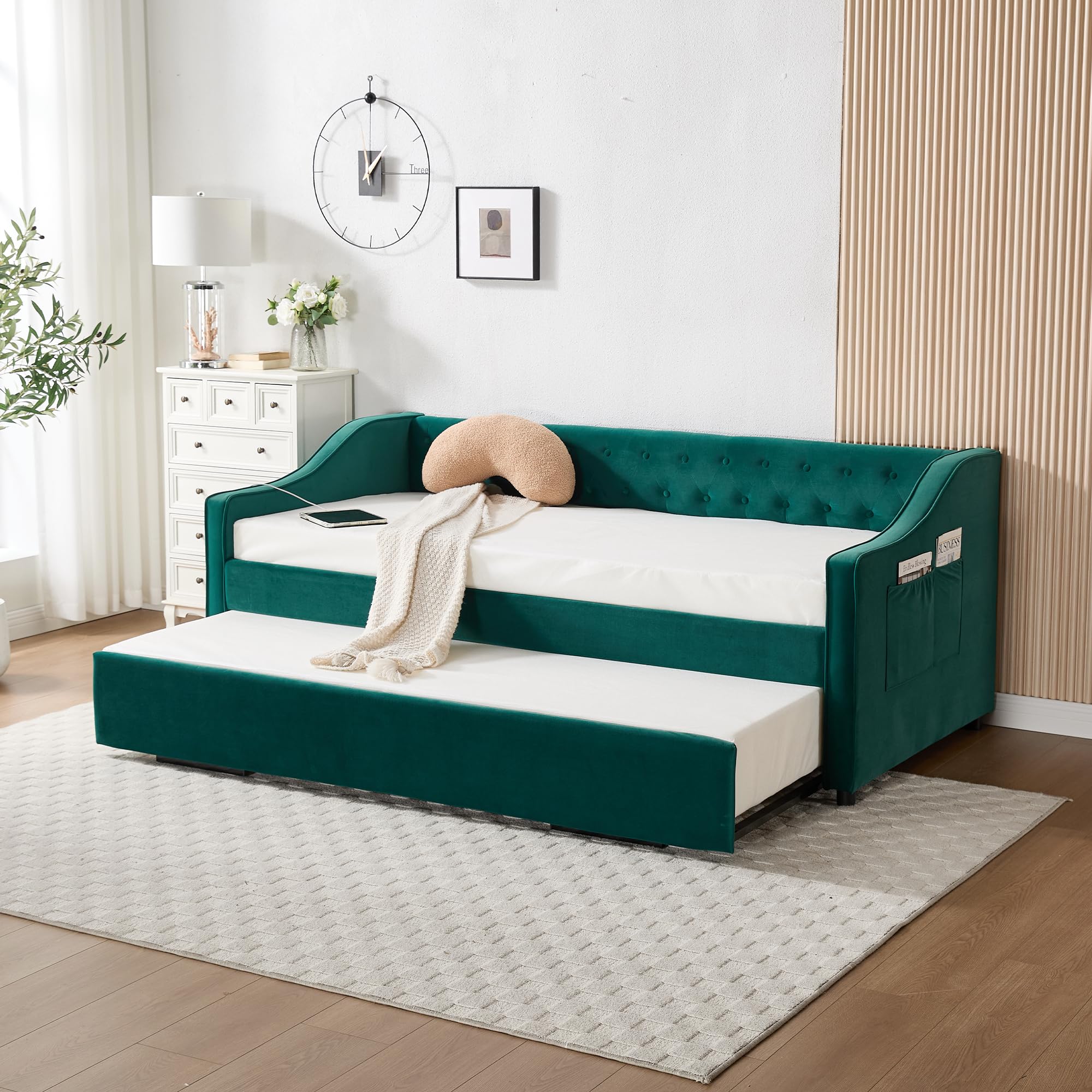 DNYN Button Tufted Design Daybed with Pop-up Trundle & USB Ports for Bedroom Guest Room, Space-Saving Twin Size Velvet Sofabed Frame with Side Storage Pockets, No Box Spring Needed/Easy Assemble