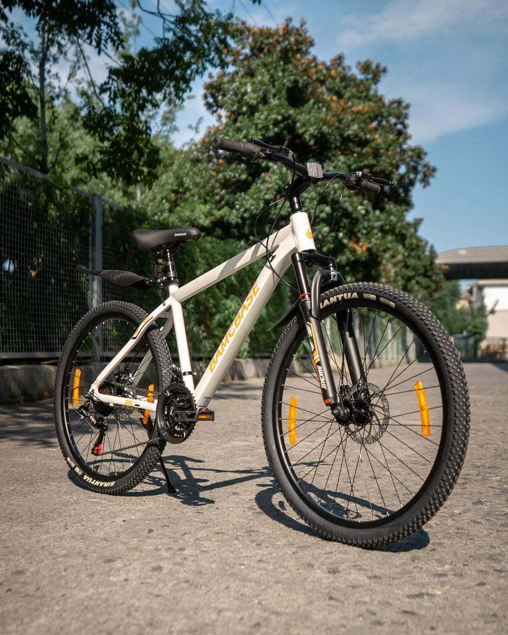 HH HILAND 27.5 Inch Mountain Bike, Mens and Womens Aluminum Frame MTB with 21 Speeds, Dis Brake, Hardtail Bicycle for Adults White