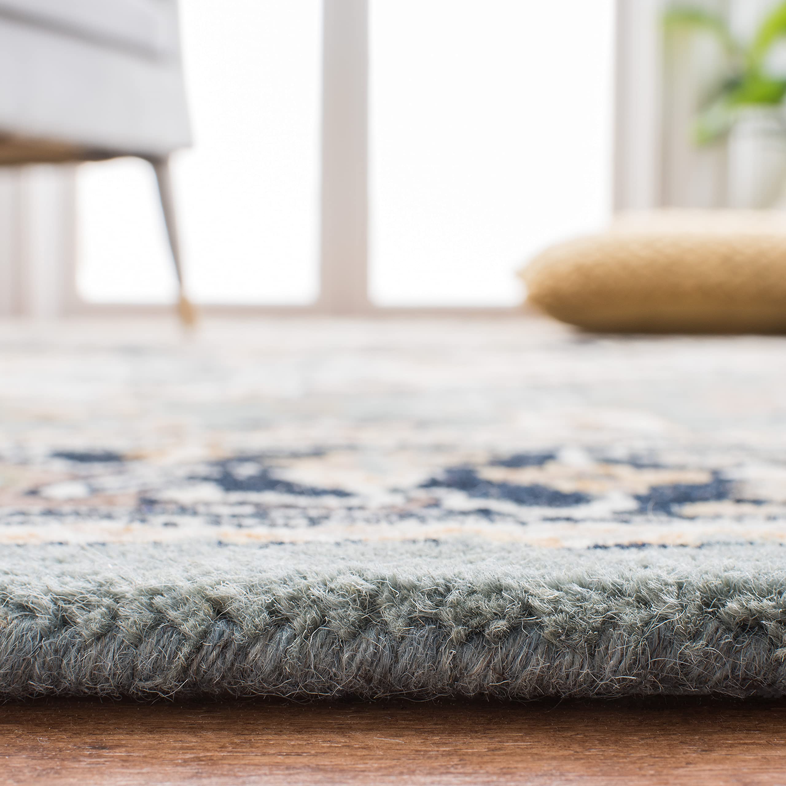 SAFAVIEH Area Rug 10x14 - Heritage Collection - Large - Grey & Green, Handmade Wool, Traditional Oriental Medallion Design, Ideal for Living Room, Bedroom, Dining Space (HG625W)