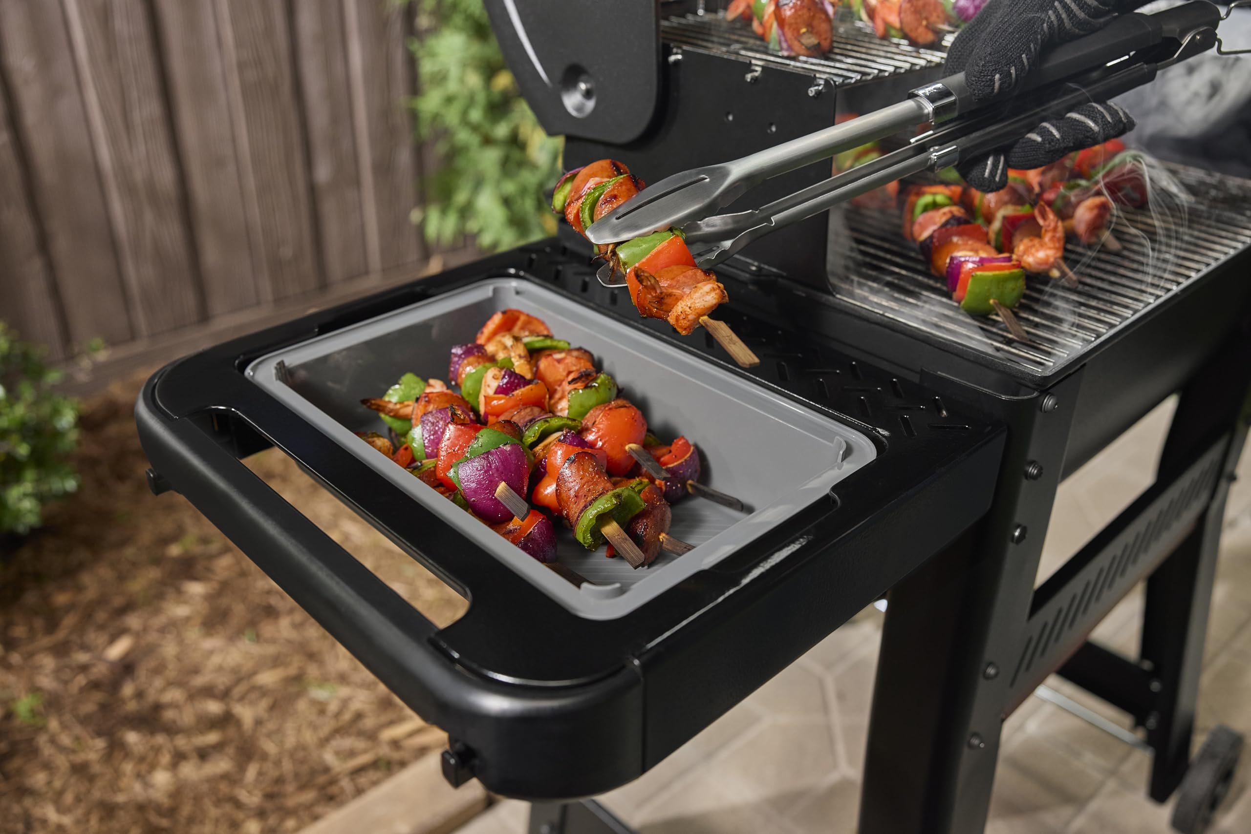 Weber Smoque™ 22‑Inch Pellet Smoker, Black – Outdoor BBQ Pellet Grill Up to 500 Degrees with SmokeBoost, SmoqueVent Airflow System & Rapid React PID Temperature Control