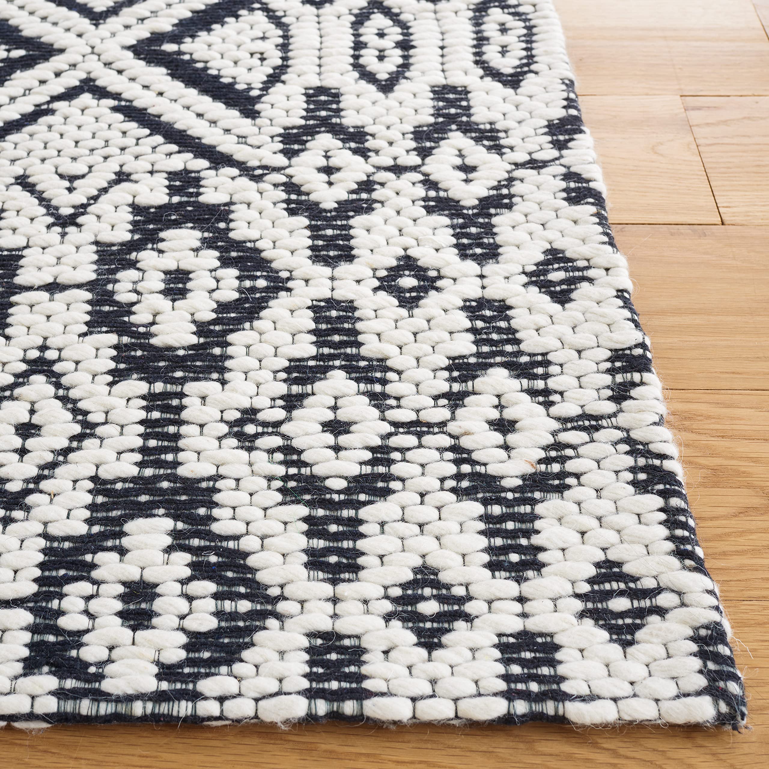 SAFAVIEH Area Rug 8x10 - Vermont Collection - Large - Ivory & Black, Handmade Wool, Ideal for Living Room, Bedroom, Office, Dining Space (VRM151Z)