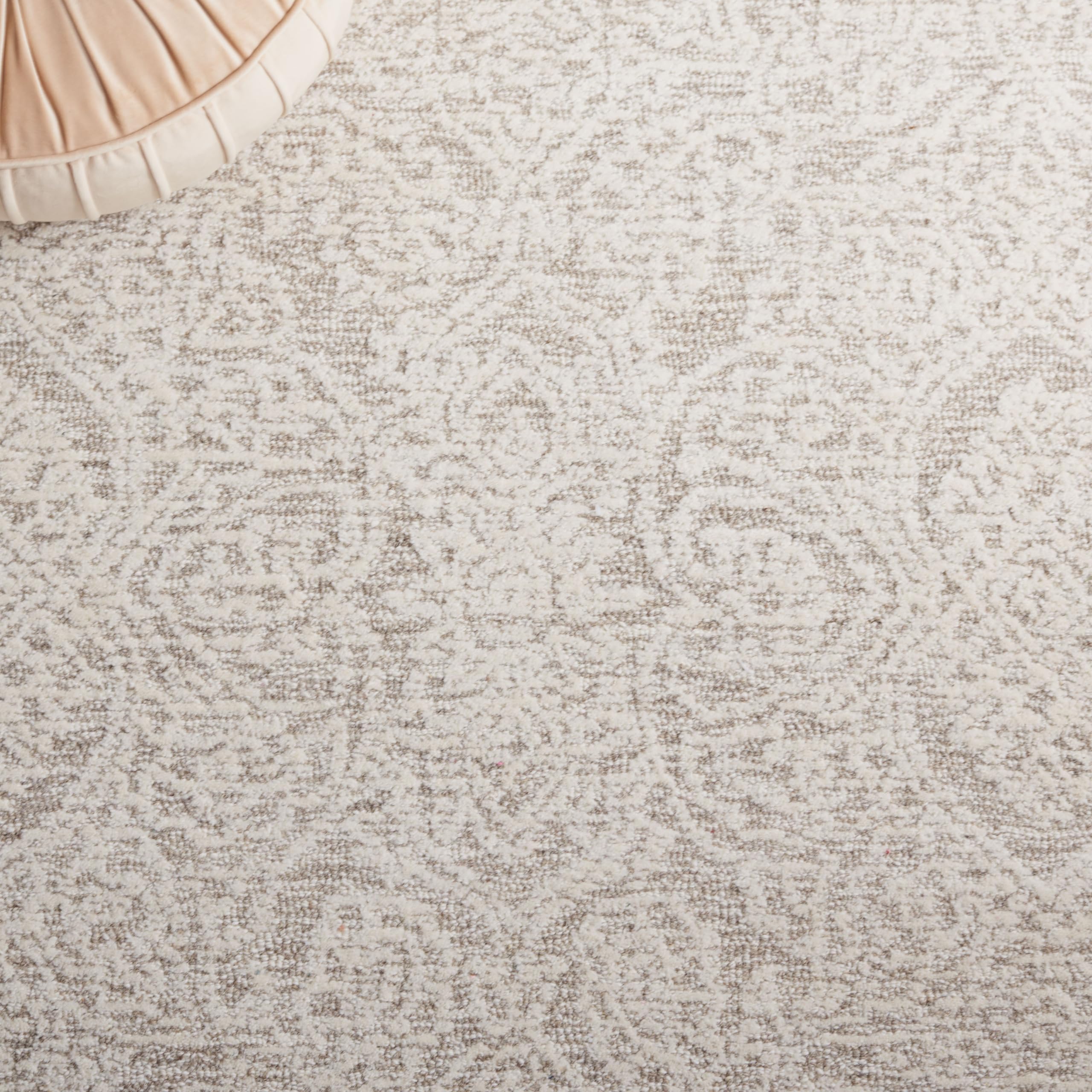 SAFAVIEH Area Rug 6x9 - Metro Collection - Natural & Ivory, Handmade Wool, Ideal for Living Room, Bedroom, Dining Space (MET998A)