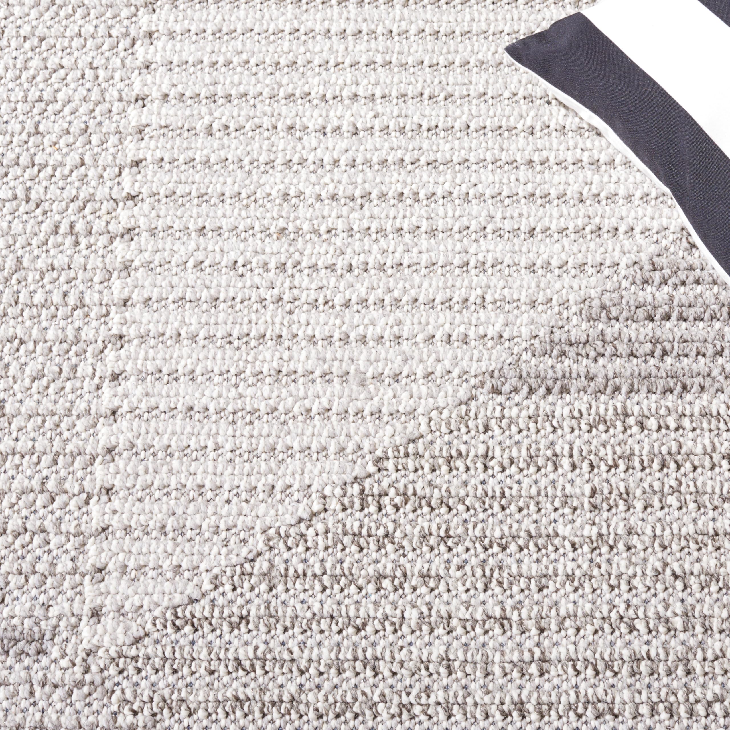 SAFAVIEH Area Rug 9x12 - Global Collection - Large - Light Grey & Grey, Non-Shedding & Easy Cleaning, Ideal for Living Room, Bedroom, Office, Dining Space (GLB400F)