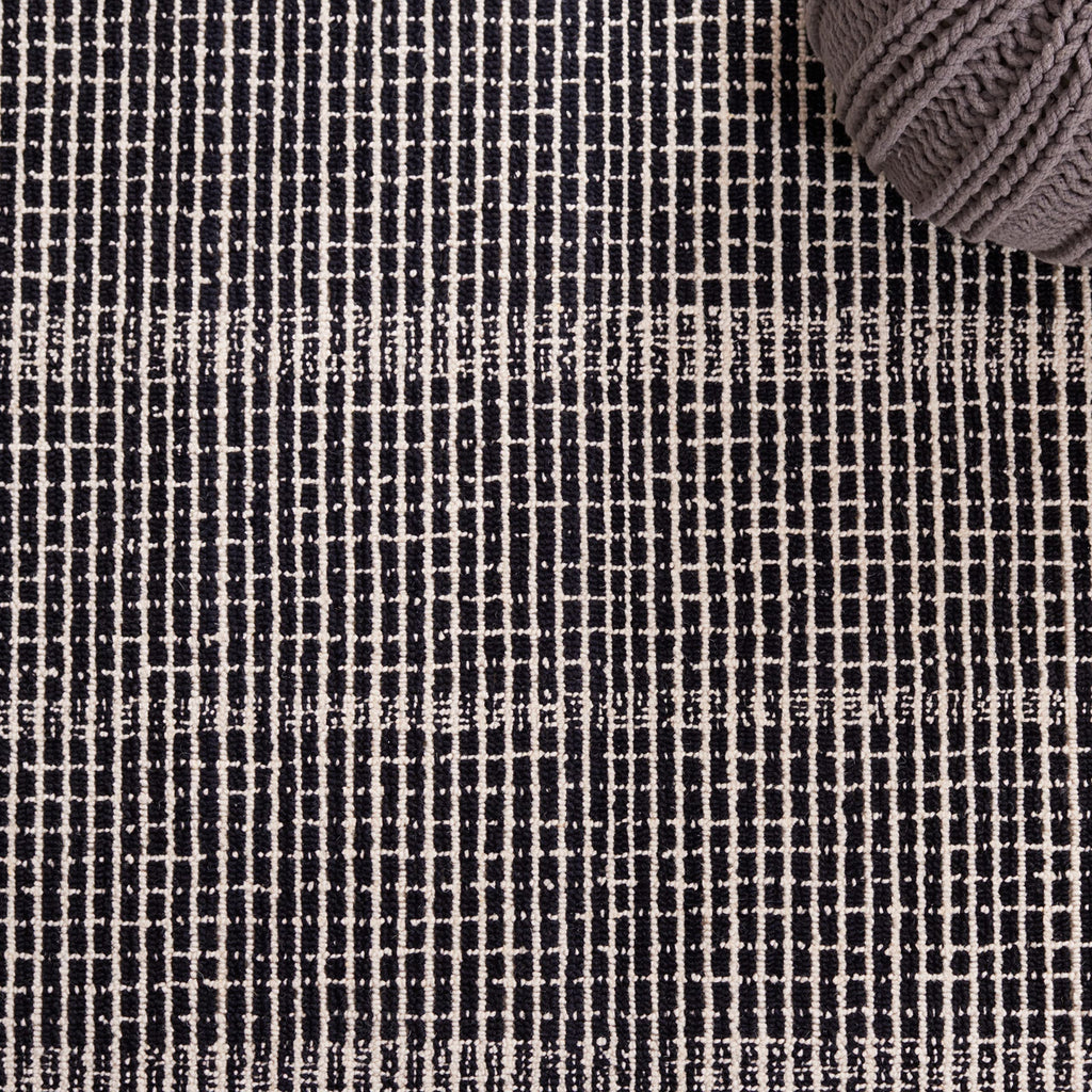 SAFAVIEH Area Rug 8x10 - Abstract Collection - Large - Black & Ivory, Handmade Wool, Ideal for Living Room, Bedroom, Office, Dining Space (ABT482Z)