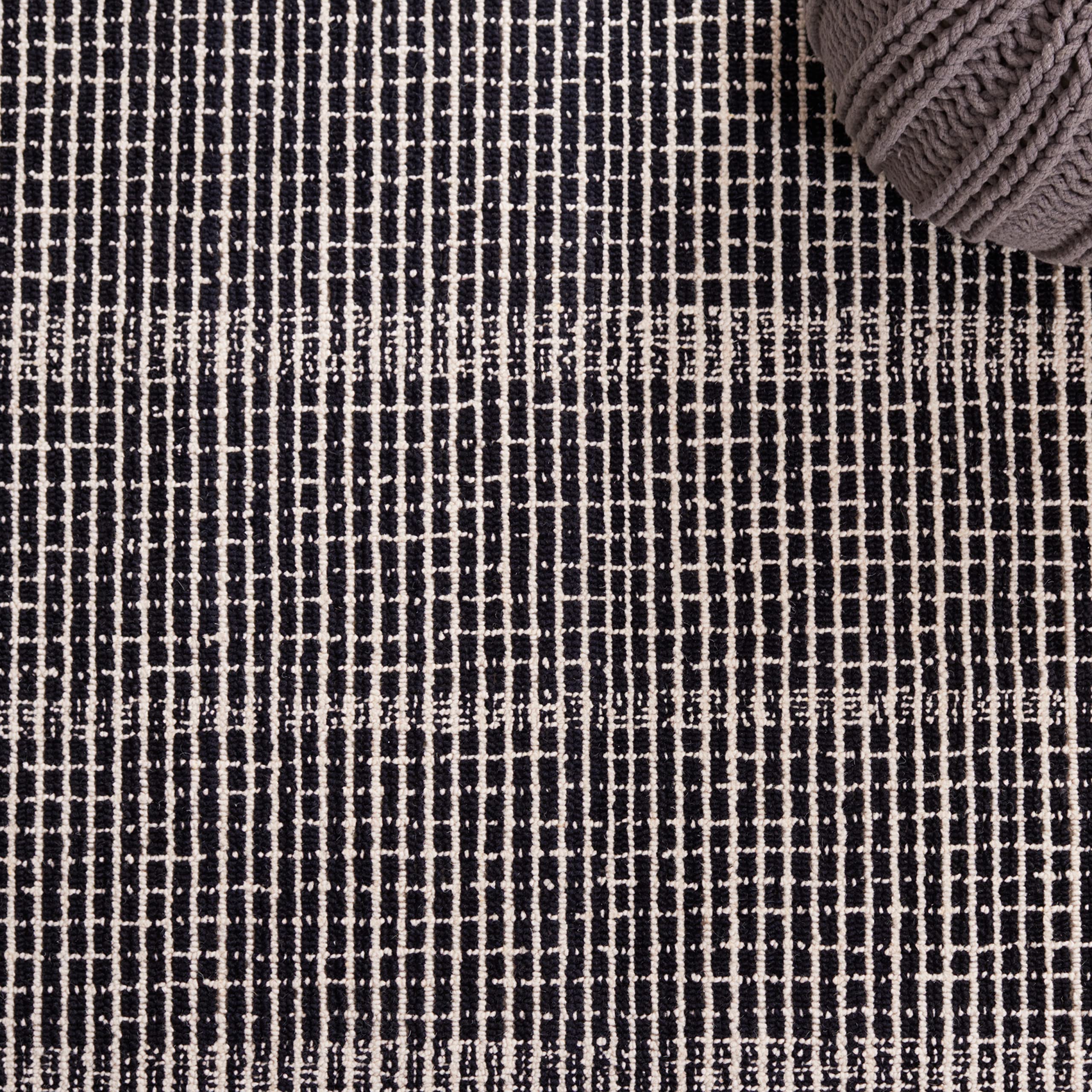 SAFAVIEH Area Rug 8x10 - Abstract Collection - Large - Black & Ivory, Handmade Wool, Ideal for Living Room, Bedroom, Office, Dining Space (ABT482Z)