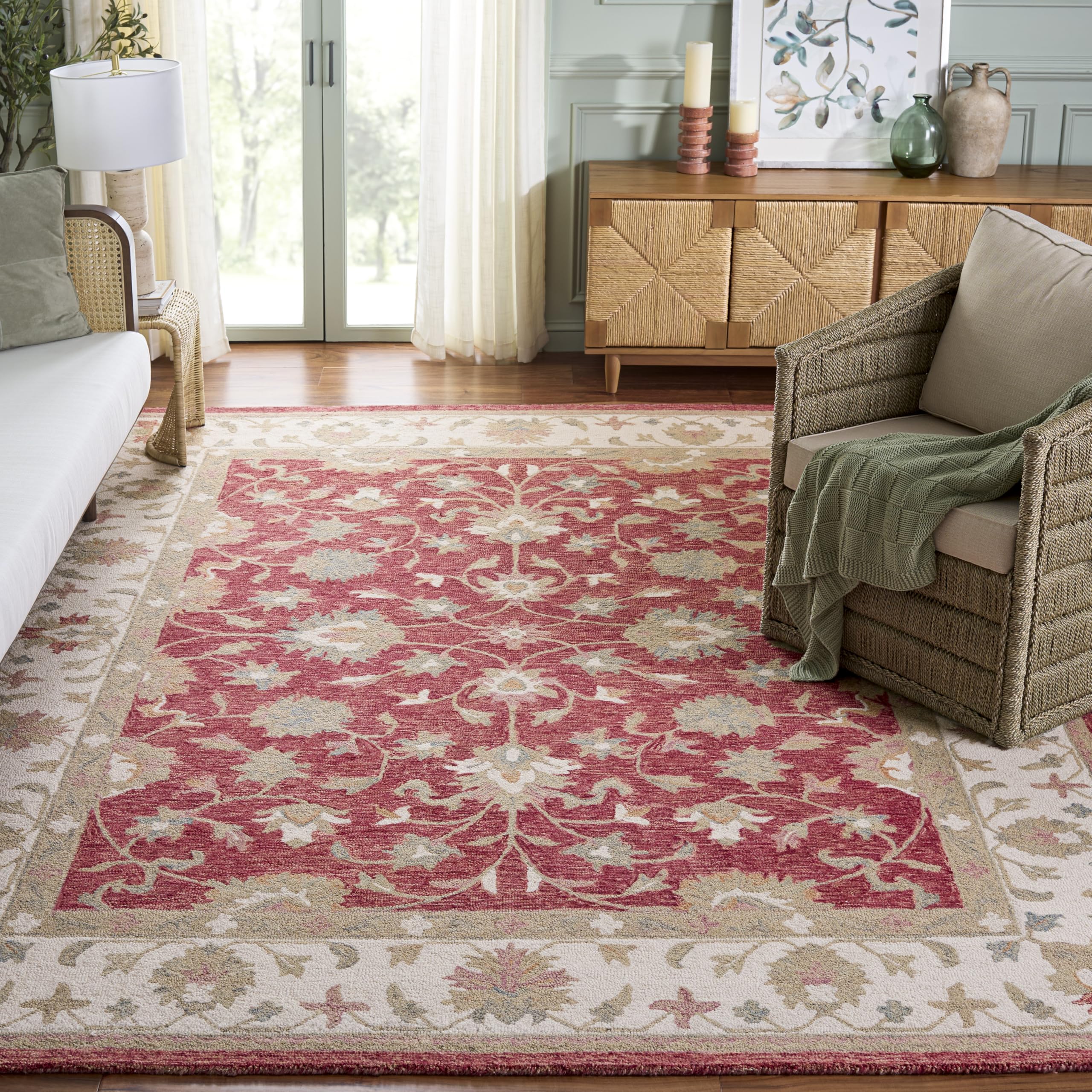 SAFAVIEH Area Rug 8x10 - Heritage Collection - Large - Red & Ivory, Handmade Wool, Ideal for Living Room, Bedroom, Dining Space (HG125Q)