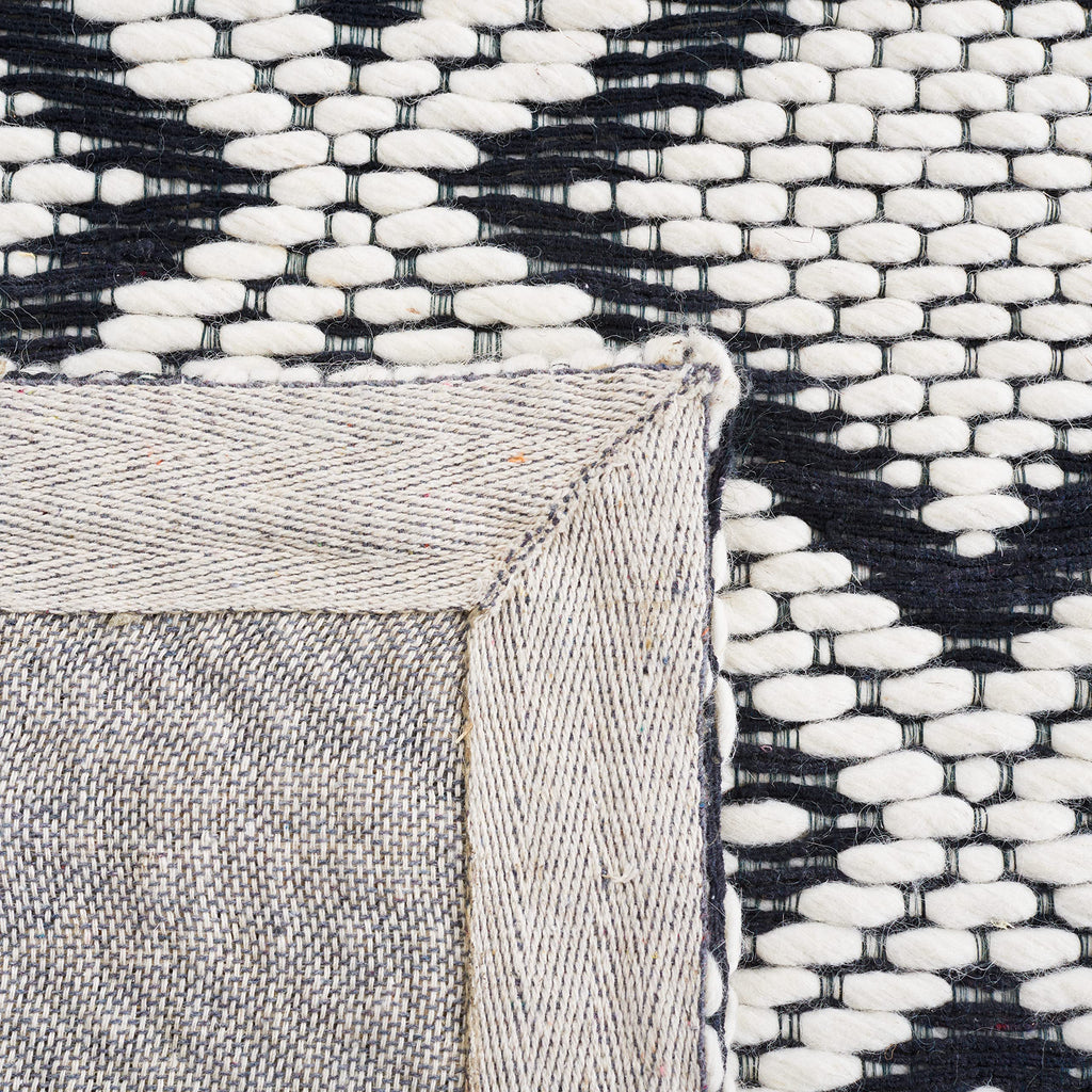 SAFAVIEH Area Rug 8x10 - Vermont Collection - Large - Ivory & Black, Handmade Wool, Ideal for Living Room, Bedroom, Office, Dining Space (VRM151Z)