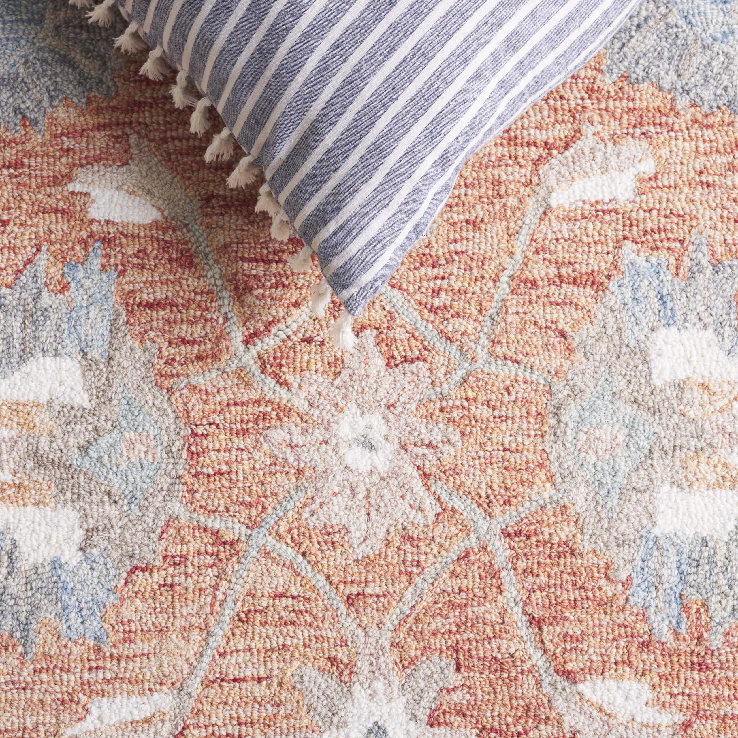 SAFAVIEH Area Rug 8x10 - Heritage Collection - Large - Rust & Ivory, Handmade Wool, Ideal for Living Room, Bedroom, Dining Space (HG125P)